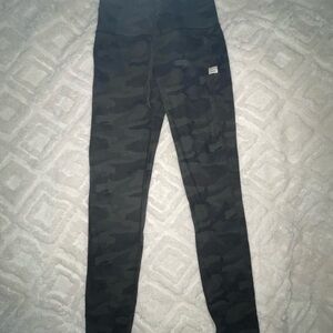 Vuori Daily Leggings, Drawstring, No pockets, Small, Green Camo